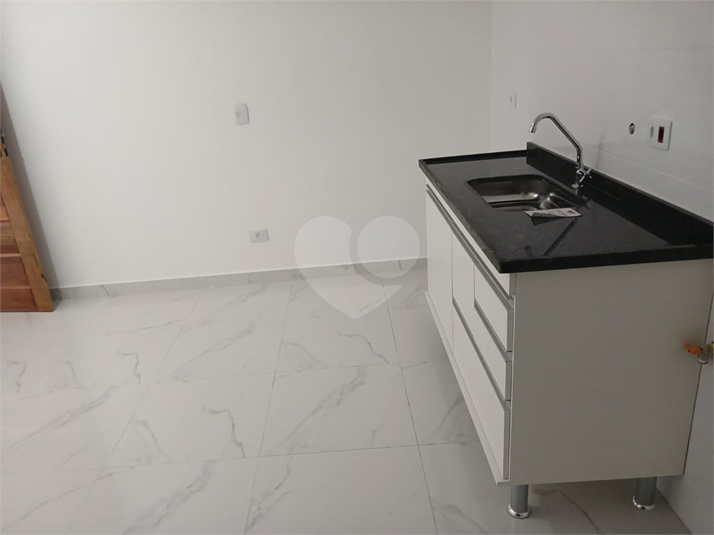 Casa para alugar com 1 quarto no condomínio Edificio Cometa, São Paulo - SP