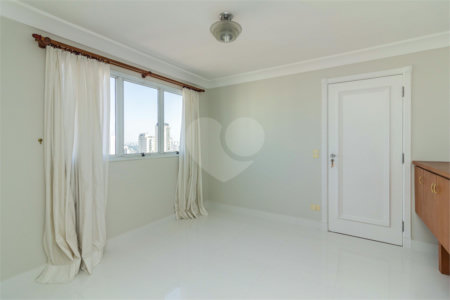 Apartamento à venda com 3 suítes em Campo Belo, São Paulo, SP
