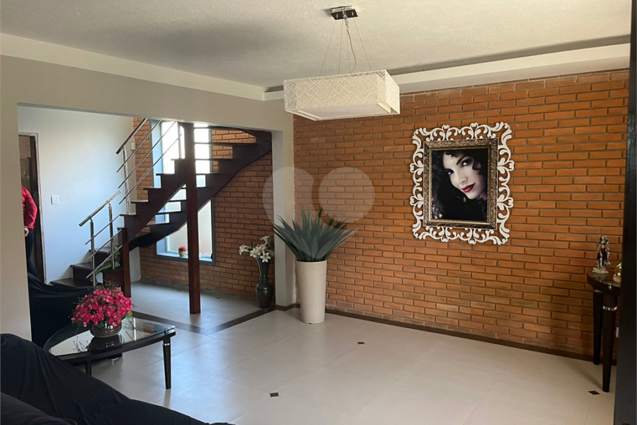 Sobrado à venda com 5 quartos em Horto, São Paulo, SP