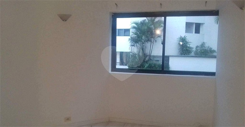 Apartamento à venda com 3 quartos, sendo 1 suíte,  em Jardim Parque Morumbi, São Paulo, SP