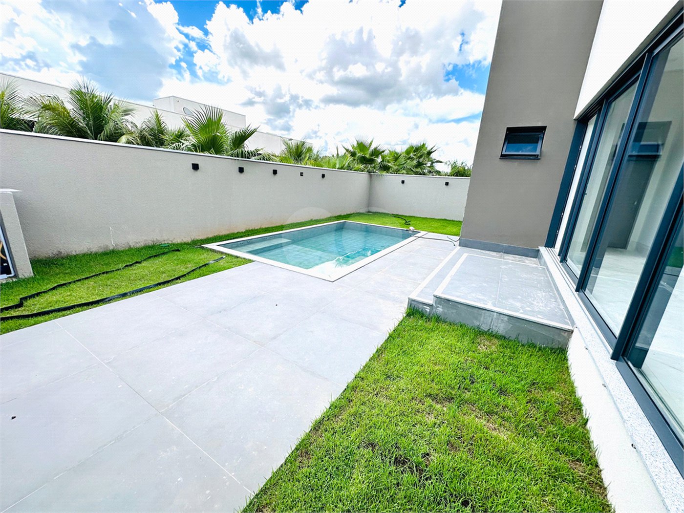 Casa à venda com 3 suítes no condomínio Villa Jardim, Cuiabá - MT