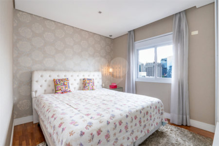 Apartamento à venda com 3 suítes em Vila Nova Conceição, São Paulo, SP