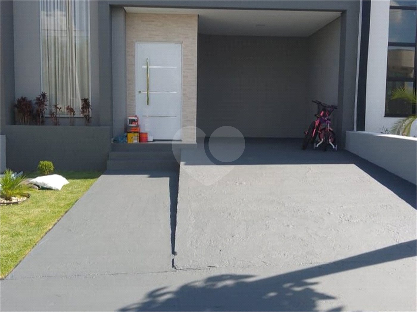 Casa à venda com 2 quartos, sendo 1 suíte, no condomínio Residencial Jardim, Sorocaba - SP