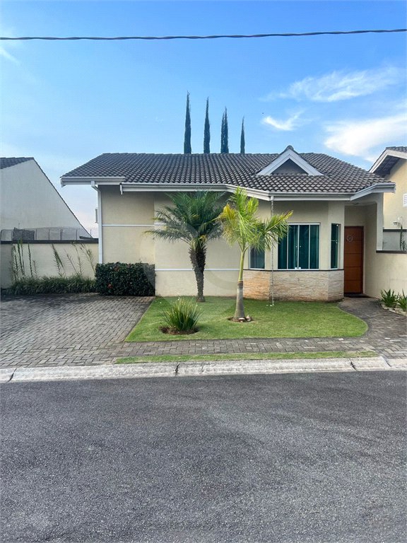 Casa à venda com 3 quartos, sendo 1 suíte, no condomínio Bella Vita, Atibaia - SP