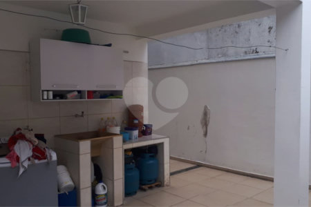 Sobrado à venda com 3 quartos, sendo 1 suíte,  em Vila Caputera, Mogi das Cruzes, SP