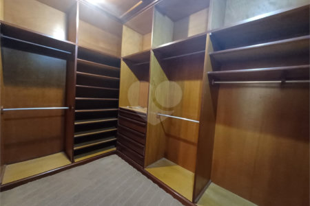 Casa à venda com 6 suítes no condomínio Portal da Raposo, Sorocaba - SP