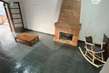Sobrado à venda ou para alugar com 3 quartos, sendo 2 suítes,  em Arujázinho Iv, Arujá, SP