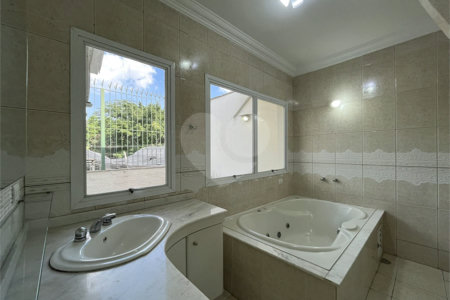 Casa para alugar com 4 quartos, sendo 2 suítes, no condomínio Porto Fino, São Paulo - SP