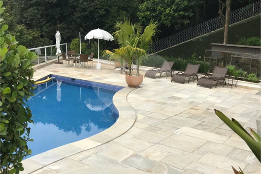 Casa à venda com 4 quartos, sendo 8 suítes, no condomínio Residencial Jd. Ibiratiba, São Paulo - SP