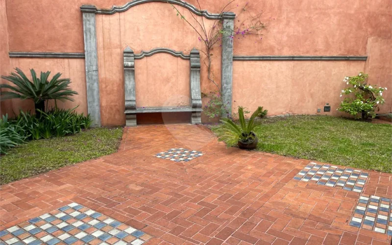 Casa à venda ou para alugar com 4 quartos, sendo 3 suítes,  em Jardim Leonor, São Paulo, SP
