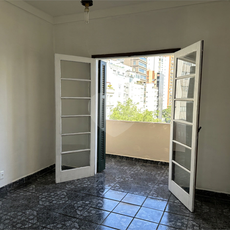 Apartamento à venda com 3 quartos, sendo 1 suíte, em Santa Cecília, São Paulo, SP