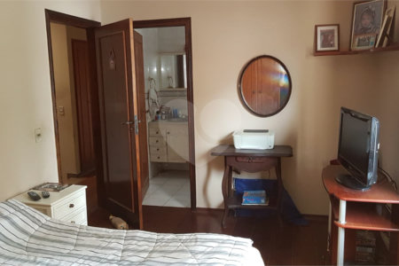 Sobrado à venda com 3 suítes em Vila Gumercindo, São Paulo, SP