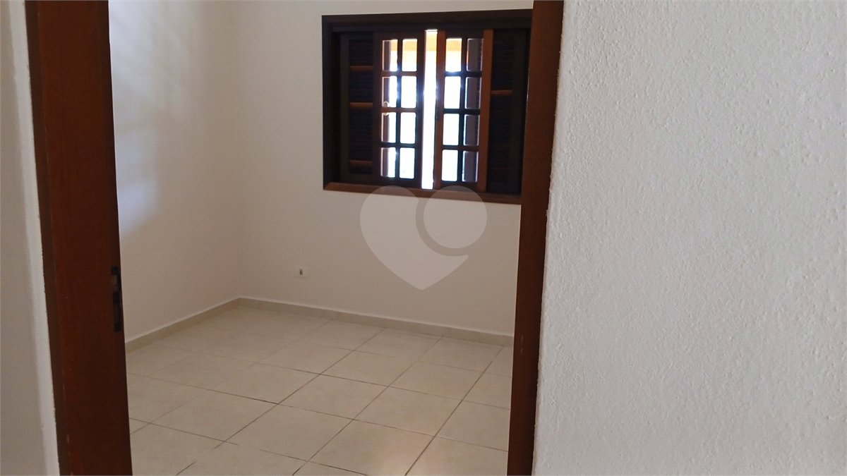 Casa em condomínio para alugar com 3 quartos, sendo 1 suíte, em Vila Petrópolis, Atibaia, SP