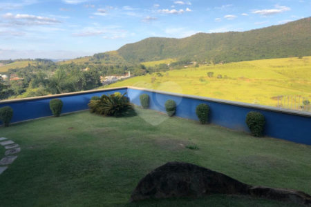 Casa à venda com 4 suítes no condomínio Osato, Atibaia - SP