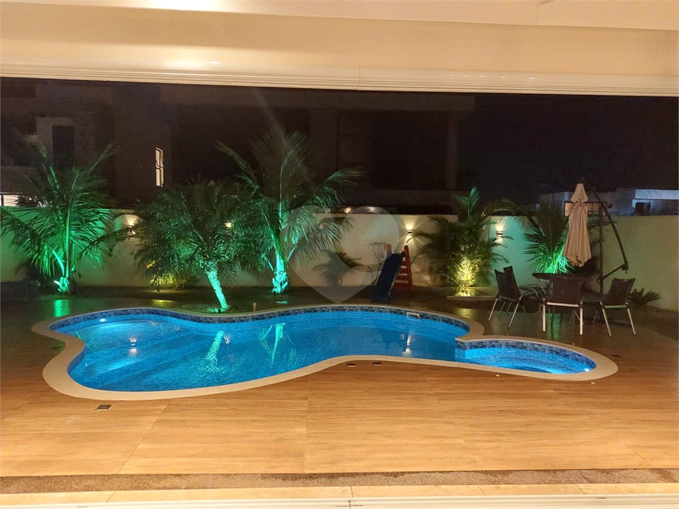 Casa à venda com 3 quartos, sendo 2 suítes, no condomínio Alphaville Nova Esplanada 4, Votorantim - SP