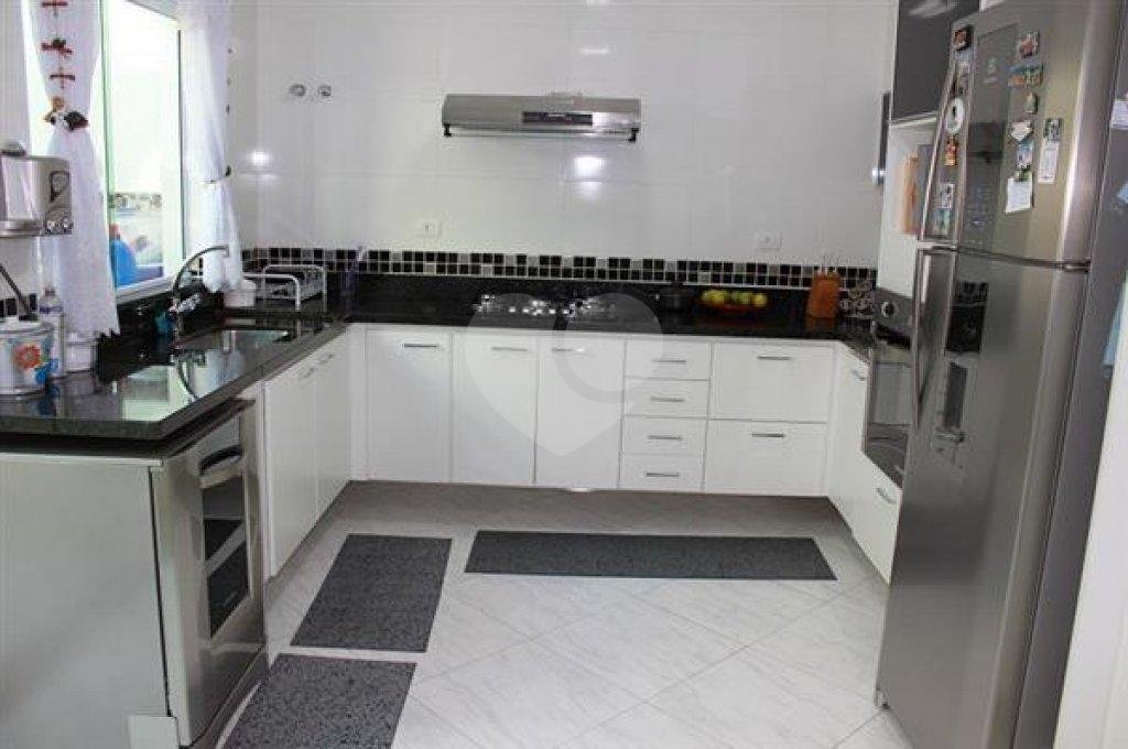Sobrado à venda com 3 suítes em Vila Nivi, São Paulo, SP