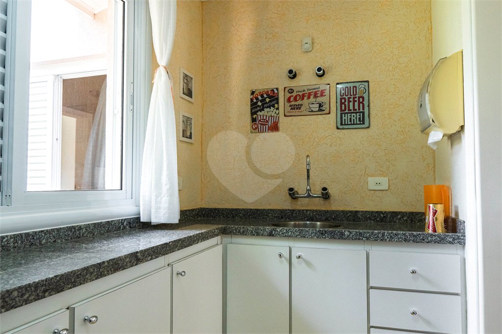 Casa à venda com 5 quartos, sendo 4 suítes, no condomínio Flamboyant, Atibaia - SP