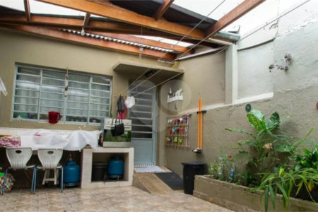 Casa à venda com 3 quartos, sendo 1 suíte, em Planalto Paulista, São Paulo, SP