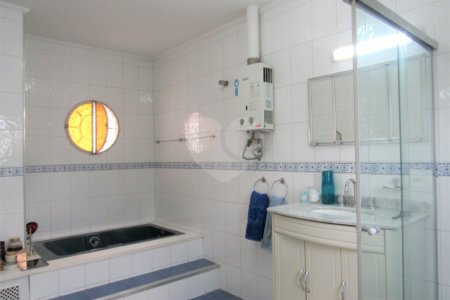 Sobrado à venda com 4 quartos, sendo 2 suítes, em Santo Amaro, São Paulo, SP