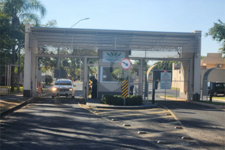 Casa à venda com 3 quartos, sendo 1 suíte, no condomínio Jd. Parque Alvorada, Araraquara - SP