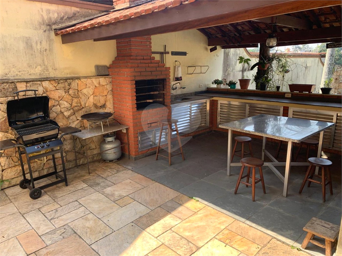 Casa à venda com 4 quartos, sendo 2 suítes, em Vila São Francisco, São Paulo, SP
