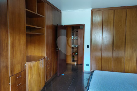 Casa à venda com 4 quartos, sendo 2 suítes, em Parque dos Príncipes, São Paulo, SP