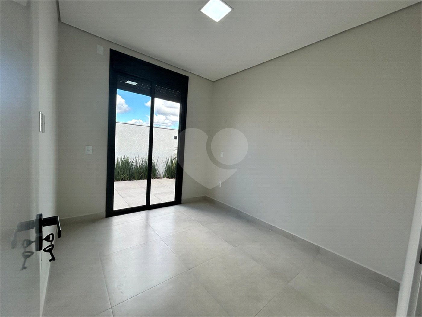 Casa à venda com 3 quartos, sendo 1 suíte, no condomínio Villagio Wanel, Sorocaba - SP