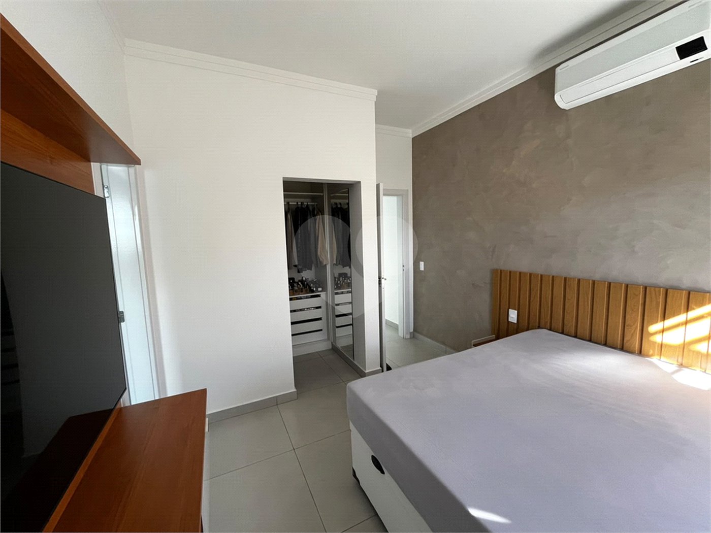 Casa à venda com 3 quartos, sendo 1 suíte, no condomínio Residencial Golden Ville, Itapetininga - SP