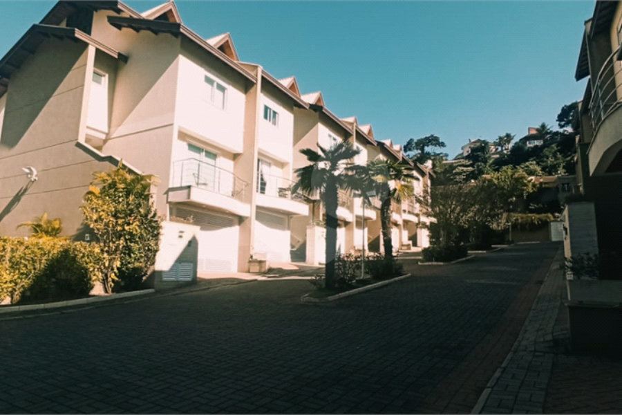 Casa à venda com 5 quartos, sendo 2 suítes,  no condomínio Floradas da Serra, São Paulo - SP