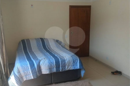 Sobrado à venda com 3 quartos em Jardim Helena, Ferraz de Vasconcelos, SP
