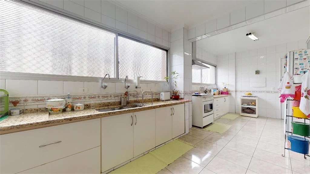Apartamento à venda com 4 quartos, sendo 2 suítes, em Pinheiros, São Paulo, SP