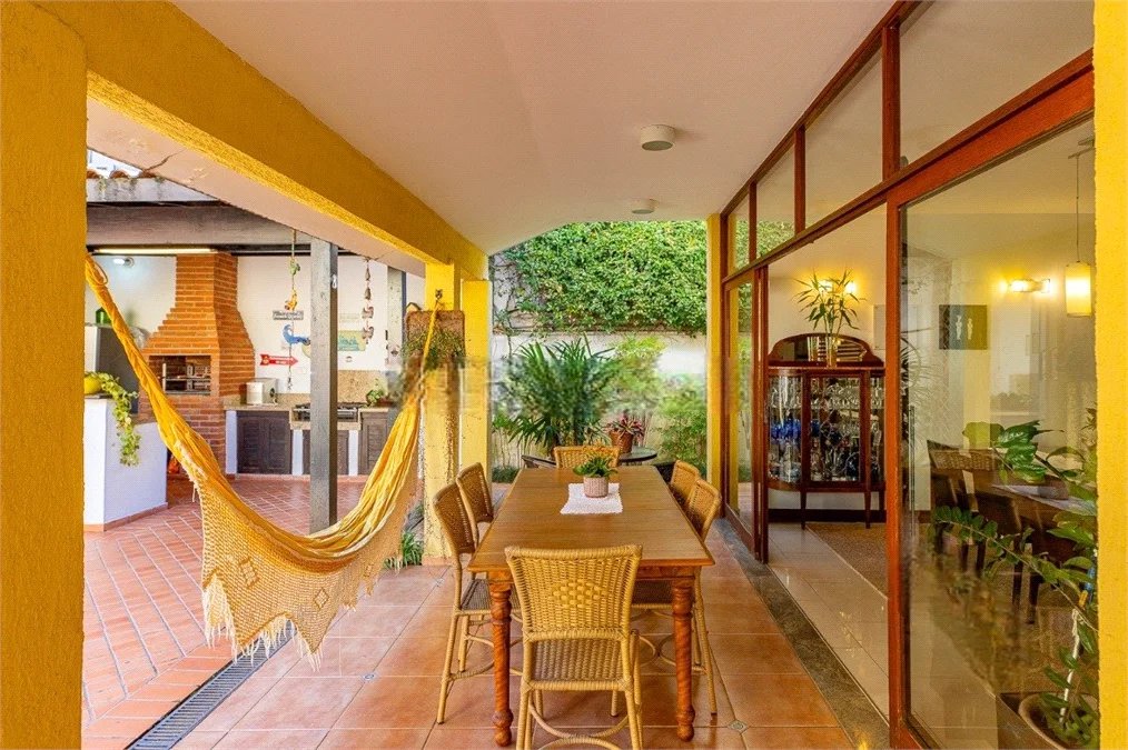 Sobrado à venda com 4 quartos, sendo 2 suítes, em Vila Madalena, São Paulo, SP