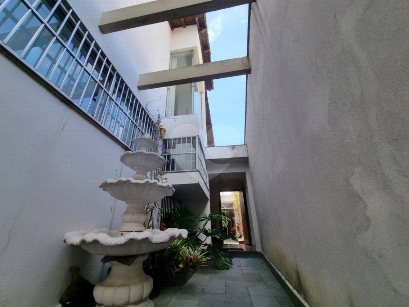 Sobrado com 300m² , 3 dormitórios , sendo 2 suítes , 4 vagas , à venda no Jabaquara.
