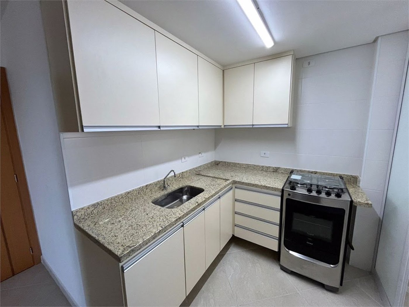 Apartamento Residencial à venda, Jardim Virginia, Guarujá - AP0995.