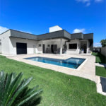 Casa à venda com 3 suítes no condomínio Shamballa 1, Atibaia - SP