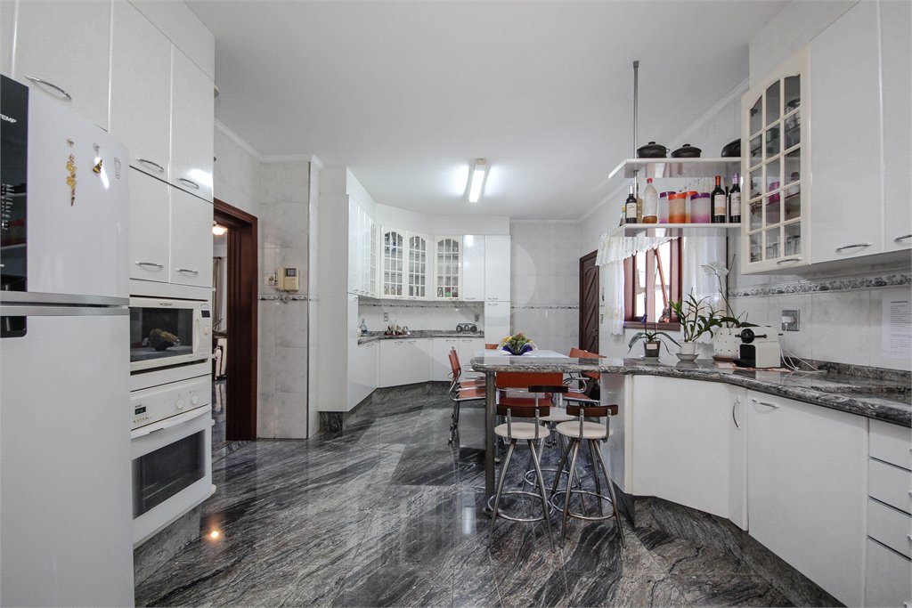 Casa à venda com 4 quartos, sendo 3 suítes, em City América, São Paulo, SP