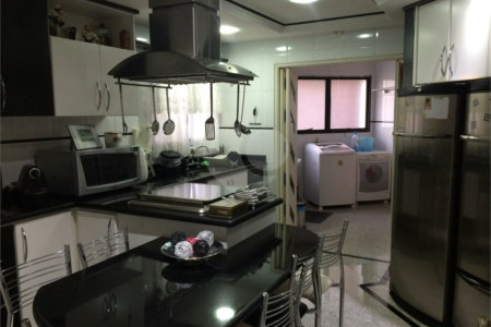 Apartamento à venda com 3 quartos, sendo 1 suíte,  em Bosque da Saúde, São Paulo, SP