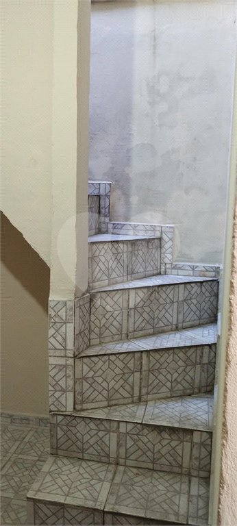 Sobrado à venda com 4 quartos, sendo 1 suíte, em Vila Nivi, São Paulo, SP