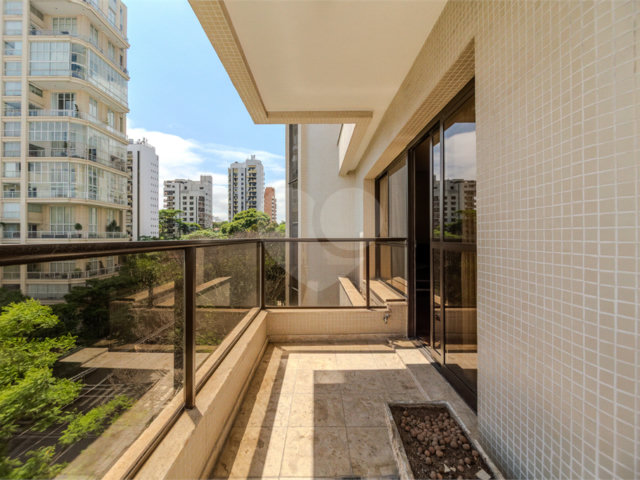 Apartamento à venda com 3 suítes em Moema, São Paulo, SP