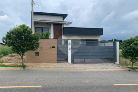 Casa térrea à venda em Vinhedo/SP.