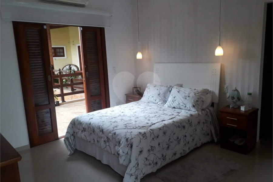 Sobrado à venda com 6 quartos, sendo 5 suítes, em Tremembé, São Paulo, SP