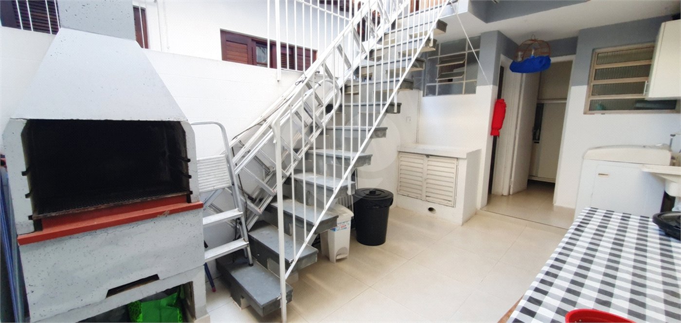 Sobrado à venda com 4 quartos, sendo 3 suítes, em Vila Paulicéia, São Paulo, SP