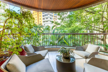 Apartamento à venda com 4 quartos, sendo 3 suítes, em Moema, São Paulo, SP