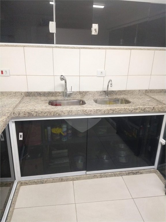 Sobrado à venda com 3 quartos em Jardim Helena, Ferraz de Vasconcelos, SP