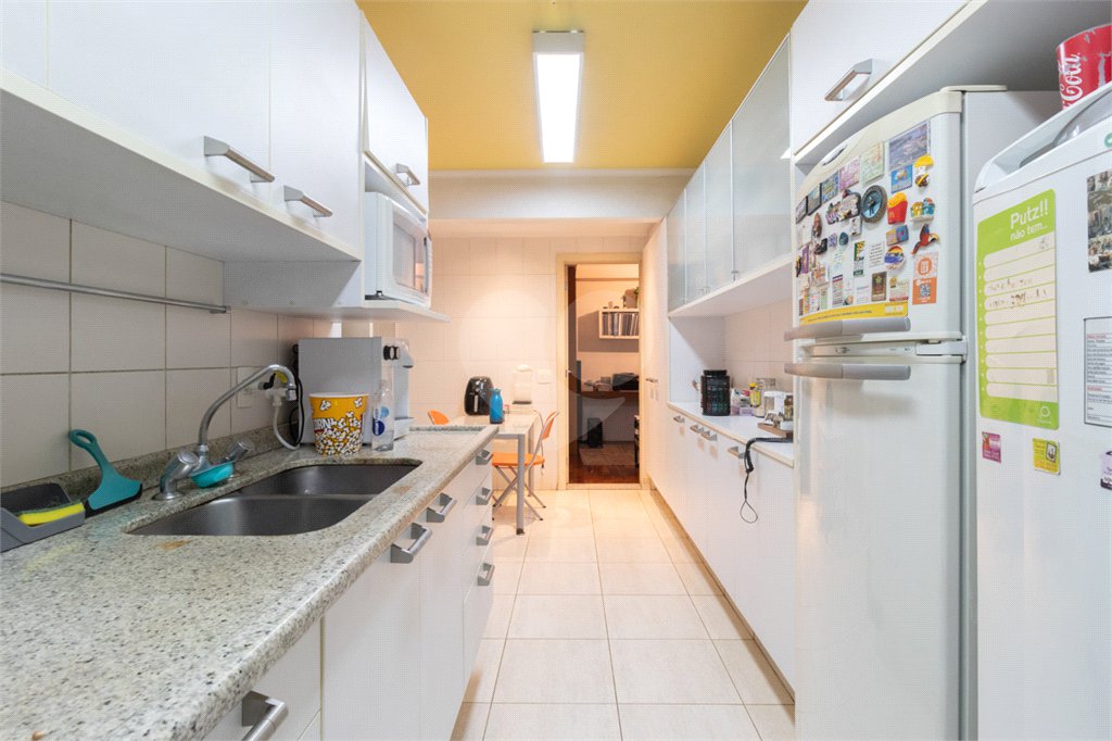 Apartamento à venda com 4 quartos, sendo 2 suítes,  em Alto de Pinheiros, São Paulo, SP