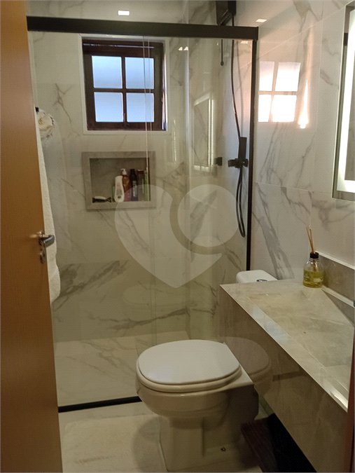 Sobrado à venda com 3 quartos, sendo 1 suíte,  em Jardim Guairaca, São Paulo, SP