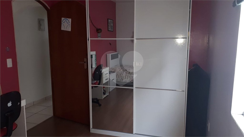 Sobrado à venda com 3 quartos, sendo 1 suíte,  em Vila Caputera, Mogi das Cruzes, SP