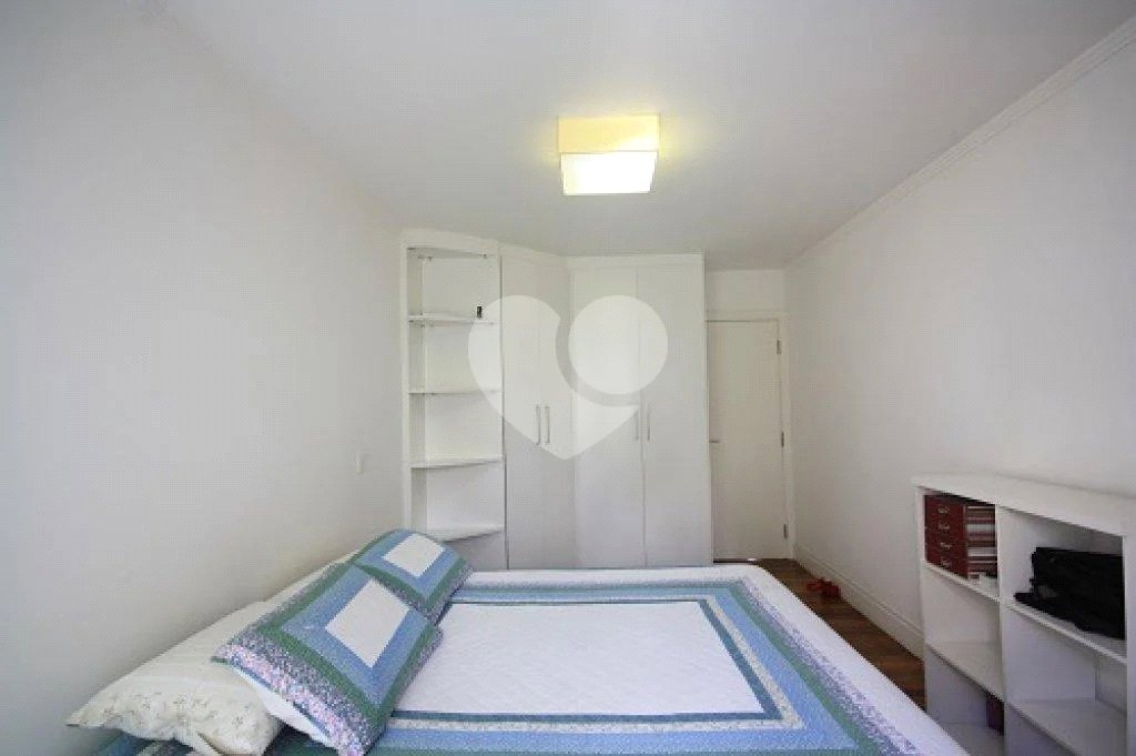 Casa à venda com 4 quartos, sendo 2 suítes, no condomínio Melbourne Residence, São Paulo - SP
