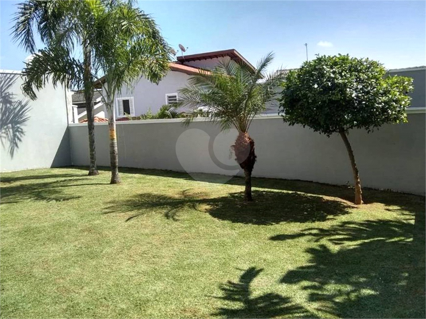 Casa à venda ou para alugar com 3 suítes no condomínio Recanto dos Paturis, Vinhedo - SP
