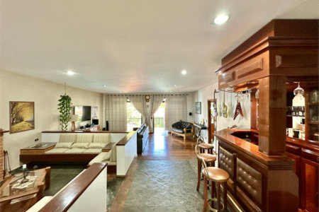 Casa à venda com 5 quartos, sendo 4 suítes, no condomínio Parque dos Príncipes, São Paulo - SP